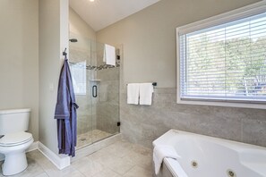House (5 Bedrooms) | Interior