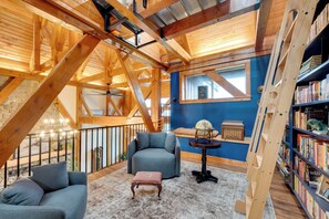 House (Multiple Bedrooms) | Interior - Big Groups Welcome! Mtn-view Onalaska Estate (Onalaska)