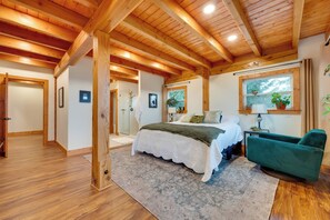 House (Multiple Bedrooms) | Interior - Big Groups Welcome! Mtn-view Onalaska Estate (Onalaska)