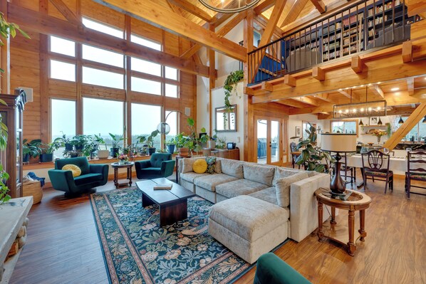 Front of property - Big Groups Welcome! Mtn-view Onalaska Estate (Onalaska)