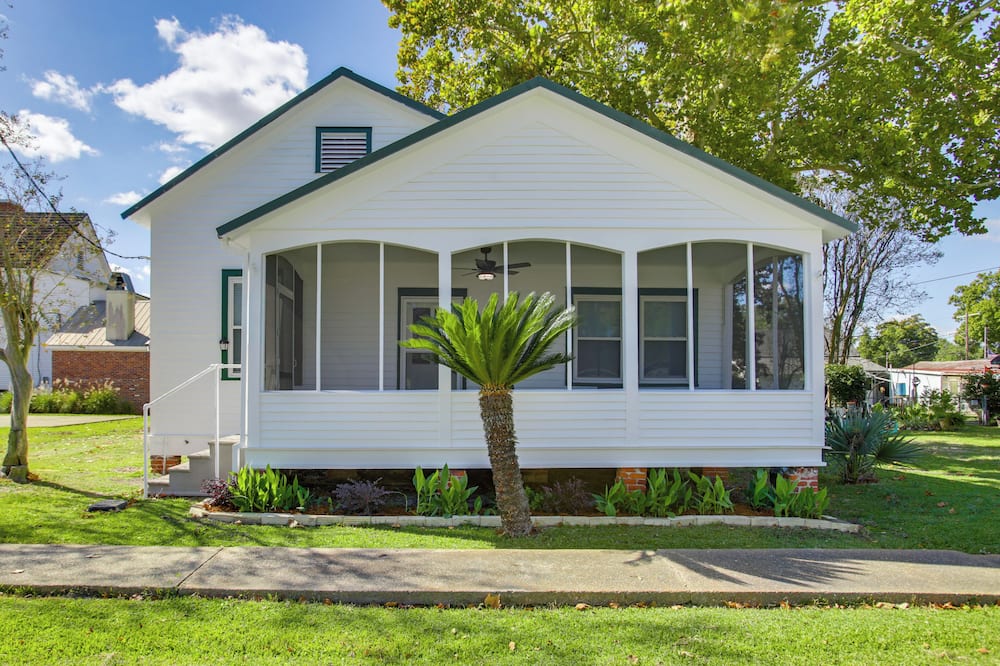 Cajun Country Getaway! Historic Lutcher Bungalow - Plattenville, LA