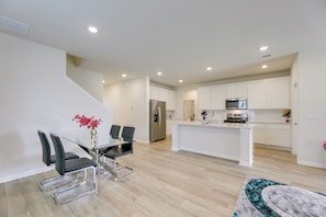 House (2 Bedrooms) | Interior - Buda Business-ready House: Office, Home Gym & Yard (Buda)