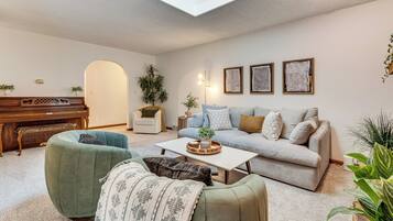 House (4 Bedrooms) | Interior