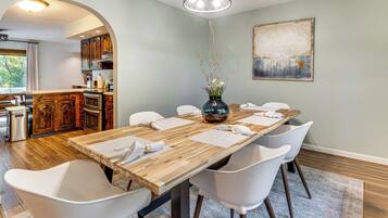 House (4 Bedrooms) | Interior