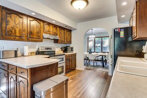 House (4 Bedrooms) | Interior - 4 Mi to Capitol: Spacious Springfield Home w/ Deck (Springfield)