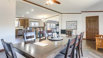 House (4 Bedrooms) | Interior