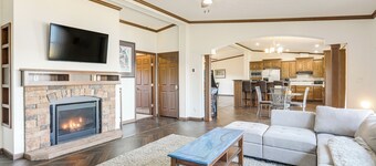 Fish & Relax Fireside: Mink Lake Retreat!