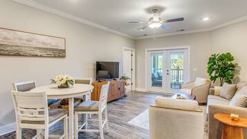 Apartment (2 Bedrooms) | Front of property