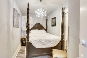 A four-poster bed with a chandelier, a small bedside table, and a picture on the wall. - Canton Condo Near Football Hall of Fame & Dtwn! (Canton)
