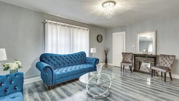 Apartemen (4 Bedrooms) | Bagian depan properti