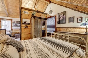 House (2 Bedrooms) | Interior - Hot Tub Haven! Mtn-view Home 13 Mi to Bryson City! (Whittier)
