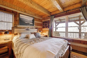 Interior - Hot Tub Haven! Mtn-view Home 13 Mi to Bryson City! (Whittier)