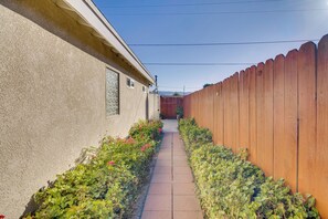 Apartment (0 Bedroom) | Interior - Work & Play! Extended-stay Studio in Simi Valley (Simi Valley)