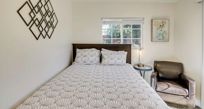 Work & Play! Extended-stay Studio in Simi Valley