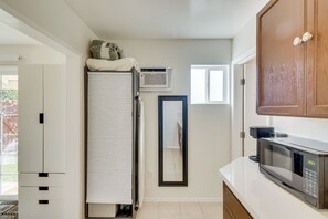 Apartment (0 Bedroom) | Interior - Work & Play! Extended-stay Studio in Simi Valley (Simi Valley)