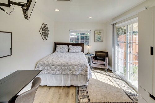 Work & Play! Extended-stay Studio in Simi Valley