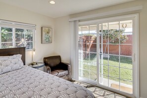 Apartment (0 Bedroom) | Interior - Work & Play! Extended-stay Studio in Simi Valley (Simi Valley)