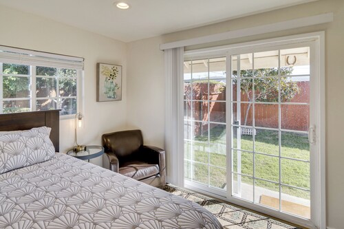 Work & Play! Extended-stay Studio in Simi Valley