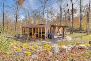 House (2 Bedrooms) | Interior - 9 Mi to Hocking Hills SP: Cabin w/ Private Hot Tub (Lancaster)