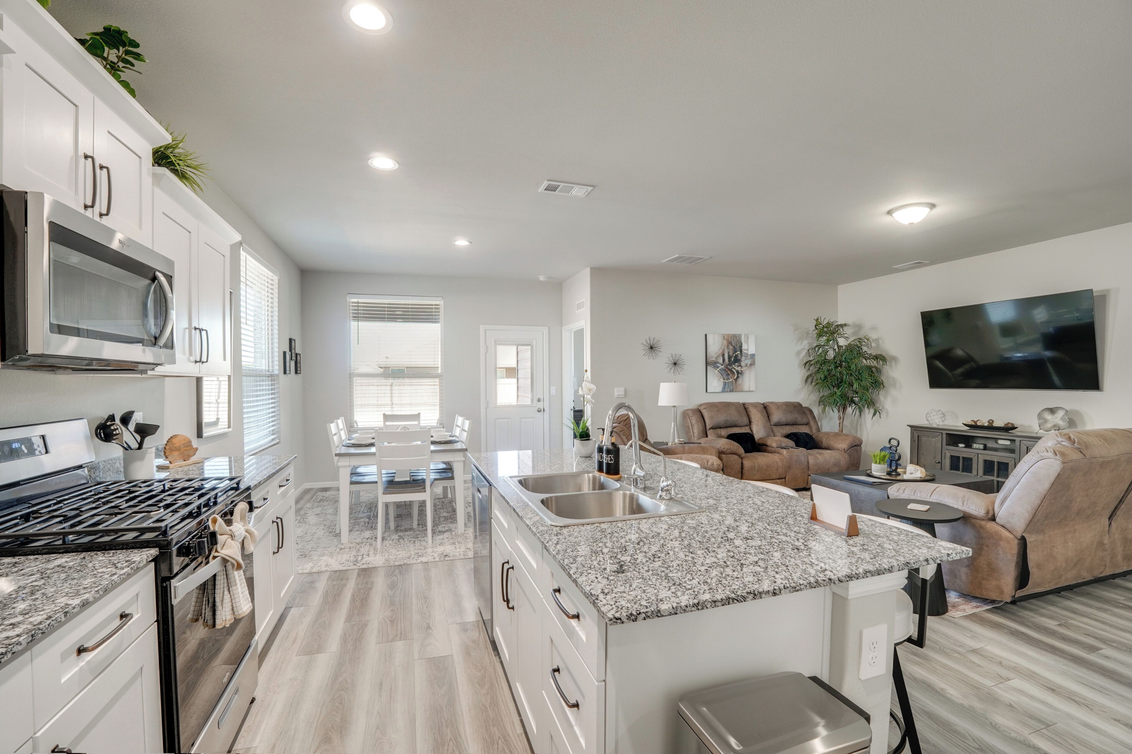 House (4 Bedrooms) | Interior