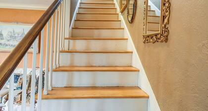 Monthly Stay Special! Cozy Cottage in Huntington