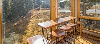 Beautiful Mountain Views, walking distance to Big Sky Resort!