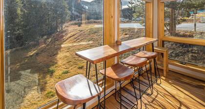 Beautiful Mountain Views, walking distance to Big Sky Resort!