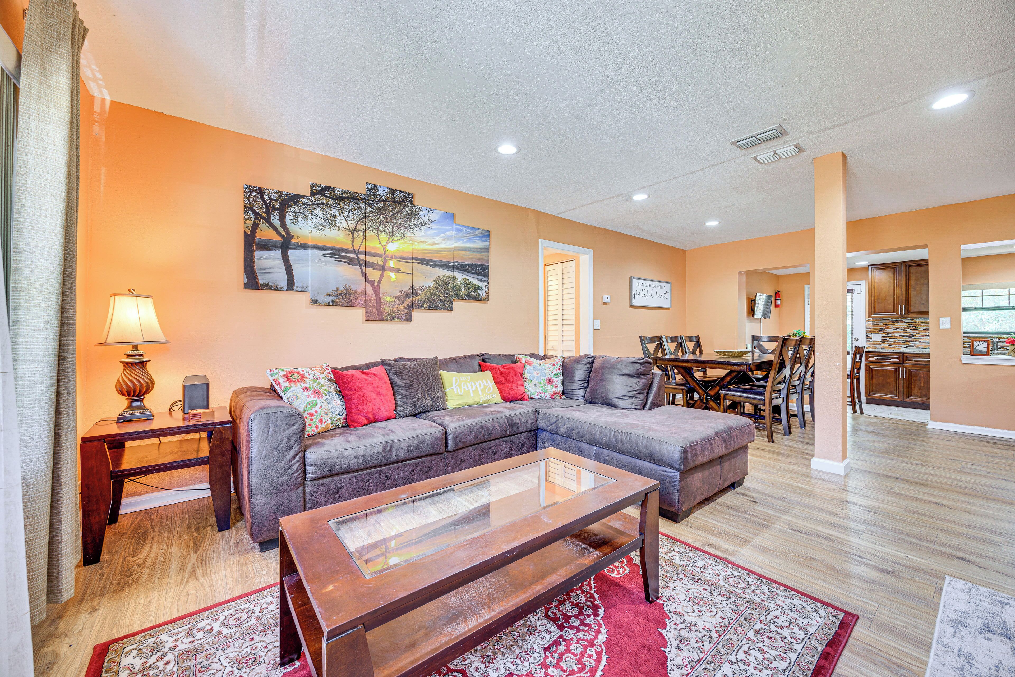 House (4 Bedrooms) | Front of property