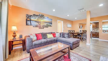 House (4 Bedrooms) | Front of property