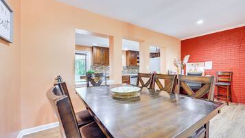 House (4 Bedrooms) | Interior