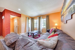 Interior - Covered Deck, Large Yard! Pet-friendly Jax Escape! (Jacksonville)