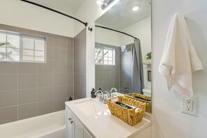 Apartment (2 Bedrooms) | Interior - Global Soccer Fans I Modern Home I Near NRG (Houston)
