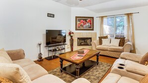 House (3 Bedrooms) | Front of property - Explore Houston & Beyond! Spring Home w/ Backyard (Spring)