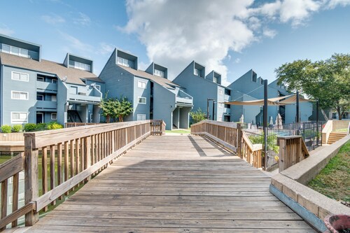 Pool Access + Views: Waterfront Lake Conroe Escape