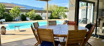 //Casaleoni Villa with a private, heated pool