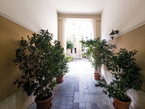 Property entrance - Domus Innovatis Rooms & Home (Rome)