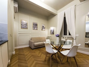 Interior detail - Domus Innovatis Rooms & Home (Rome)