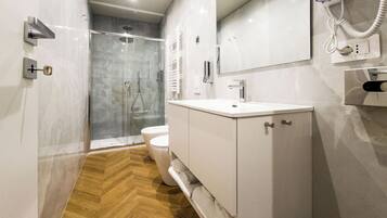 Comfort Double or Twin Room | Bathroom