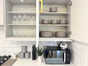 Private kitchen - Spacious Stylish 4 Bedroom House for Families and Groups, Driveway, Central Bham (Birmingham)