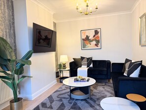 Living area - Spacious Stylish 4 Bedroom House for Families and Groups, Driveway, Central Bham (Birmingham)