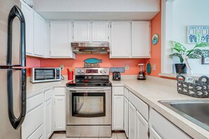 Apartment (1 Bedroom) | Interior - Walk to Kure Beach! Bright Condo w/ Ocean Views (Kure Beach)