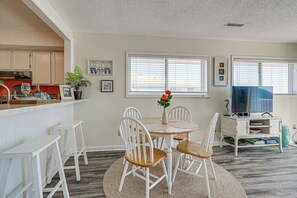 Apartment (1 Bedroom) | Interior - Walk to Kure Beach! Bright Condo w/ Ocean Views (Kure Beach)
