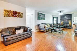 House (3 Bedrooms) | Interior