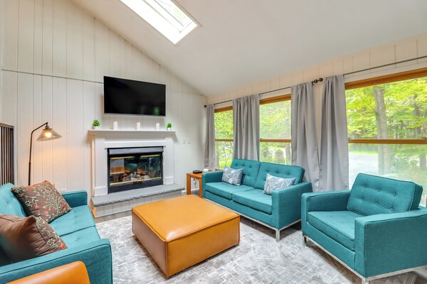 1 Mi To Lake, Golf & Ski Access: The Hideout Home! - Lake Ariel, PA