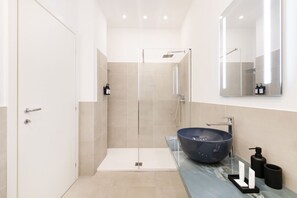 Douche, bidet