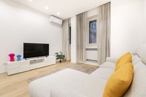 Flat-screen TV - Easylife - Milano - Lamarmora 1 - Porta Romana (Milano)
