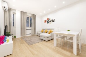Flat-screen TV - Easylife - Milano - Lamarmora 1 - Porta Romana (Milano)