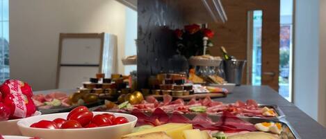 Ilmainen päivittäinen buffetaamiainen