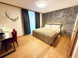 Desk, laptop workspace, free cots/infant beds, free WiFi - Gemmi Hotel & Spa (Kandersteg)