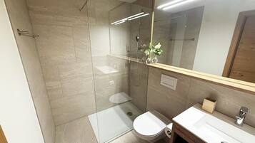 Shower, free toiletries, hair dryer, towels